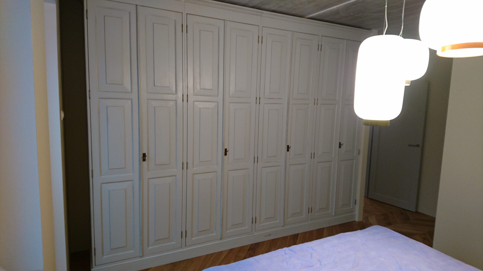 8-door cabinet